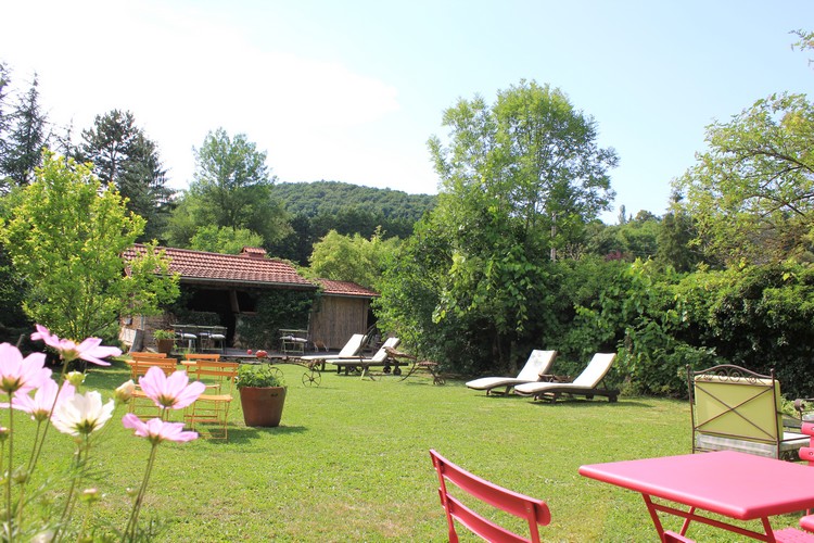 Bistrot gourmand dans le jardin de La Bicyclette Fleurie Bistrot gourmand dans le jardin de La Bicyclette Fleurie