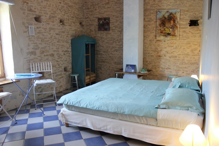 Chambre double ou lits jumeaux pouvant accueillir 2 ou 3 personnes dans une structure écologique proche de Bourgoin-Jallieu, L'Isle d'Abeau, La Verpillère - La Bicyclette Fleurie Chambre double ou lits jumeaux pouvant accueillir 2 ou 3 personnes dans une structure écologique proche de Bourgoin-Jallieu, L'Isle d'Abeau, La Verpillère - La Bicyclette Fleurie