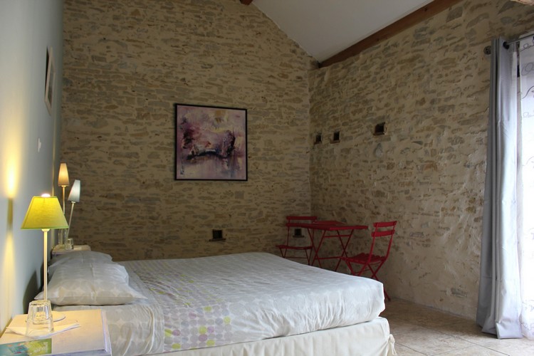 Chambre double ou lits jumeaux pouvant accueillir 2 ou 3 personnes dans une structure écologique proche de Pont de Chéruy, Chavanoz, Tignieu-Jameyzieu, Loyette - La Bicyclette Fleurie Chambre double ou lits jumeaux pouvant accueillir 2 ou 3 personnes dans une structure écologique proche de Pont de Chéruy, Chavanoz, Tignieu-Jameyzieu, Loyette - La Bicyclette Fleurie