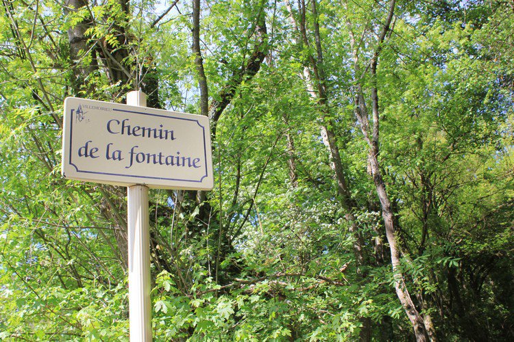 Autour de La Bicyclette Fleurie Chemin de la fontaine aux Granges : 1587571877.chemin_fontaine.jpg