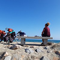 La Méditerranée à vélo - Pause pique nique face à la mer